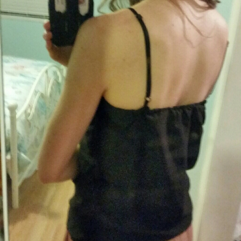 *Black Spaghetti strap Tank Top* - Picture 6 of 6